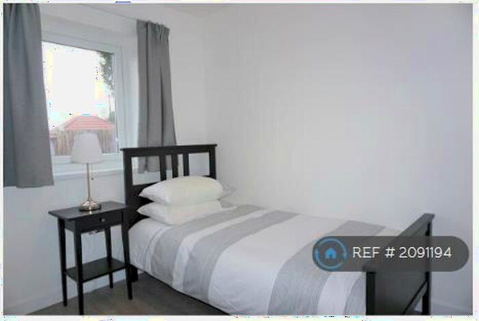 2 Bedroom Bungalow To Rent In Belroyal Lane, Bristol, BS4