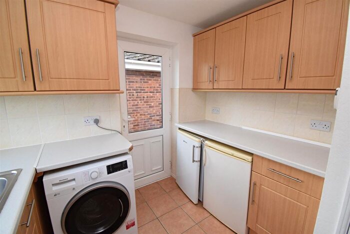 2 Bedroom Detached Bungalow To Rent In Sinfin Avenue, Shelton Lock, Derby, DE24