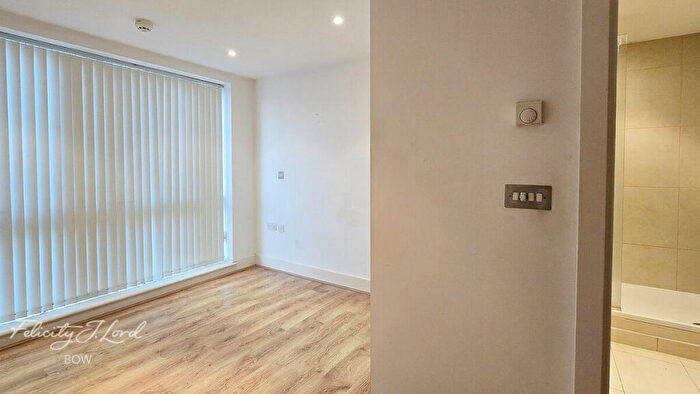 2 Bedroom Apartment For Sale In Yeo Street, London, E3