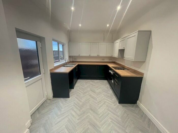 3 Bedroom Semi-Detached House To Rent In Springwell Lane, Balby, DN4