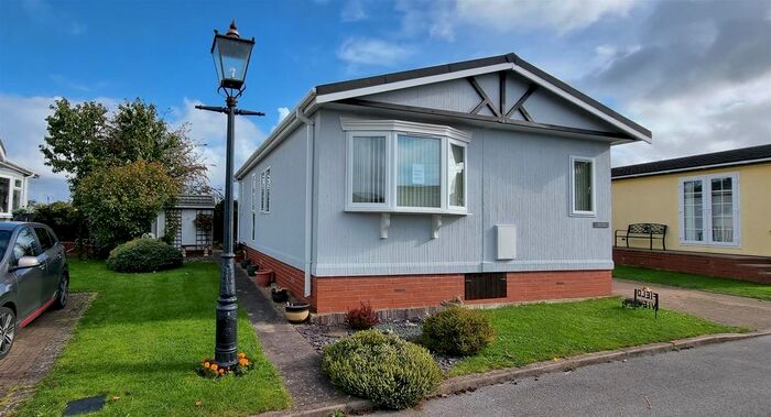 2 Bedroom Mobile/park Home For Sale In Hill Top Park, Princethorpe, Rugby, CV23