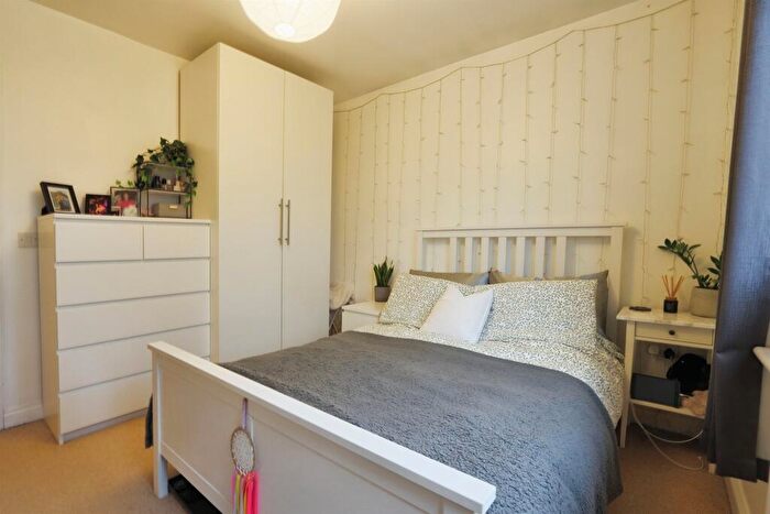 1 Bedroom Flat For Sale In Ash Court, Leeds, LS14