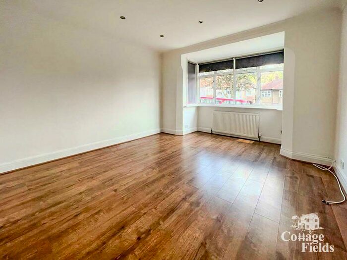 3 Bedroom House To Rent In Osidge Lane, London, N14