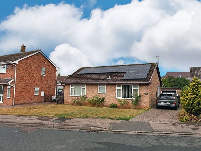 3 Bedroom Bungalow For Sale In A Lakeside Avenue, Lydney, GL15