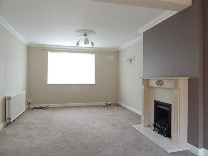 3 Bedroom End Of Terrace House To Rent In Two Mile Hill Road, Bristol, BS15