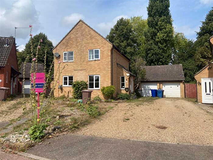 5 Bedroom Detached House For Sale In Capell Walk, Stanton, IP31
