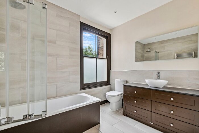 4 Bedroom Terraced House To Rent In St. Ann's Hill, Wandsworth, SW18