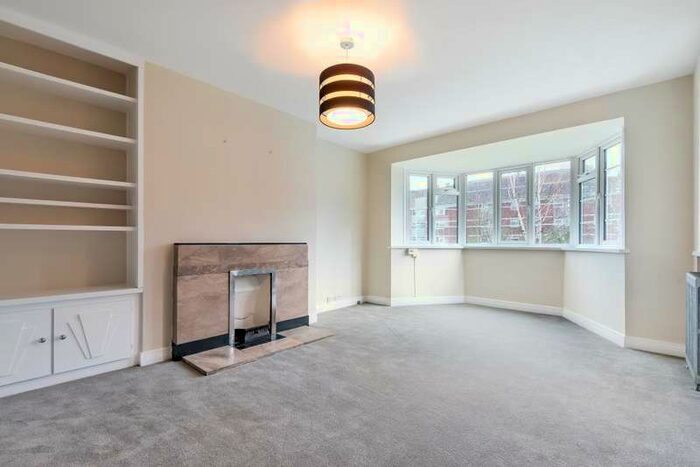 3 Bedroom Apartment To Rent In Courtlands, Richmond, TW10