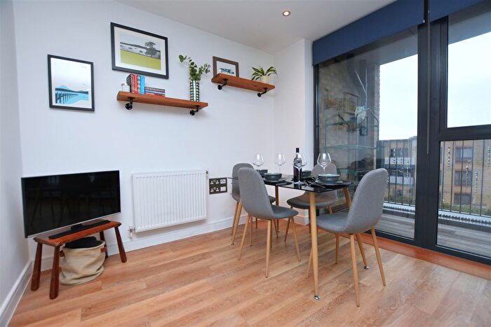 1 Bedroom Flat For Sale In Prince Georges Road, Colliers Wood, SW19