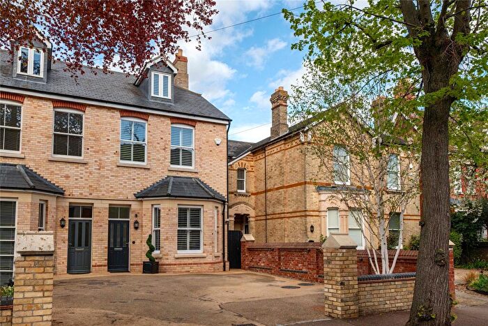 4 Bedroom Semi Detached House For Sale In Lansdowne Road, Bedford, Bedfordshire, MK40