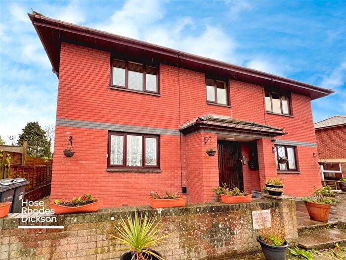2 Bedroom Apartment For Sale In Newport Road, Apse Heath, Sandown, PO36