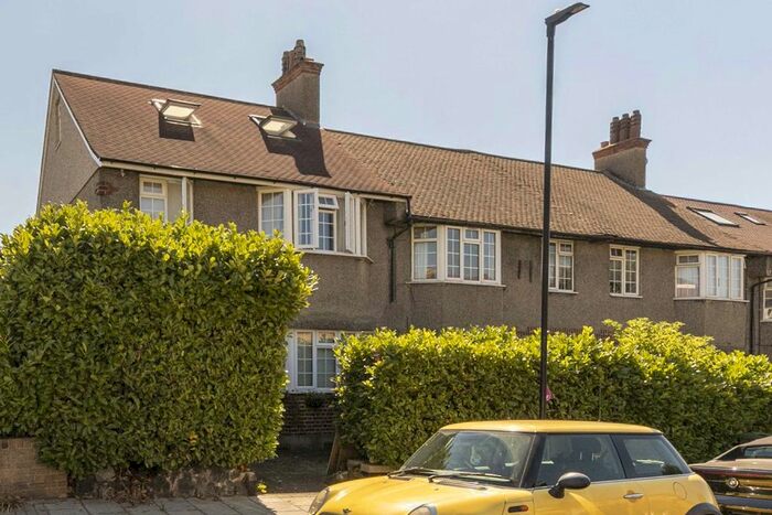 3 Bedroom Maisonette To Rent In Farm Avenue, London, SW16