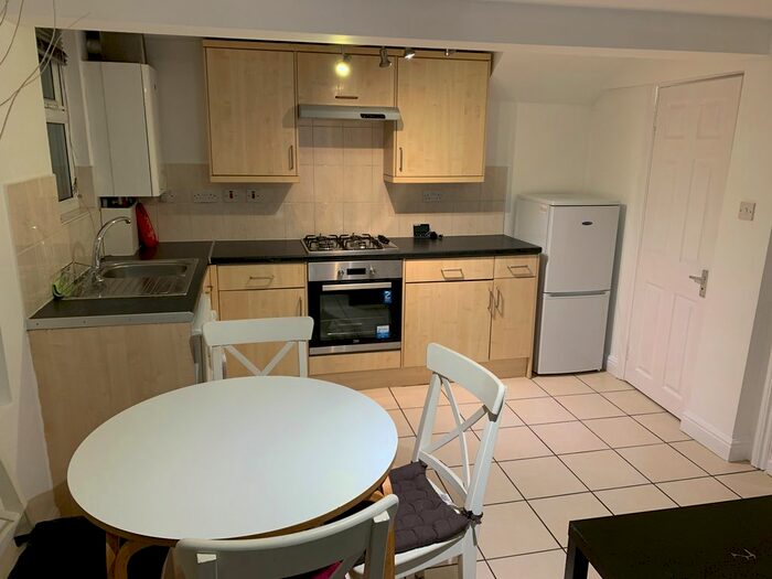 1 Bedroom Flat To Rent In Shrubbery Road, London, SW16