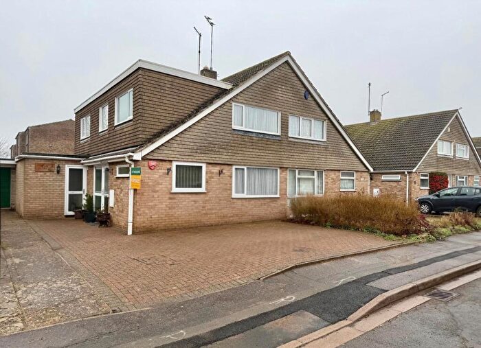 4 Bedroom Semi-Detached House For Sale In Reynard Way, Kingsthorpe, Northampton, NN2