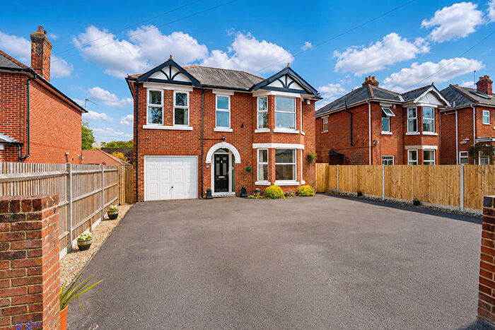 4 Bedroom Detached House For Sale In Brook Lane, Sarisbury Green, SO31