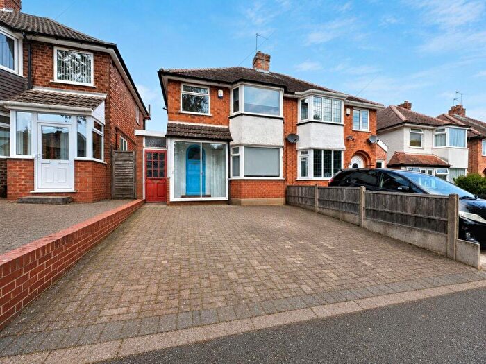 3 Bedroom Semi Detached House For Sale In Booths Farm Road, Great Barr, Birmingham, B42