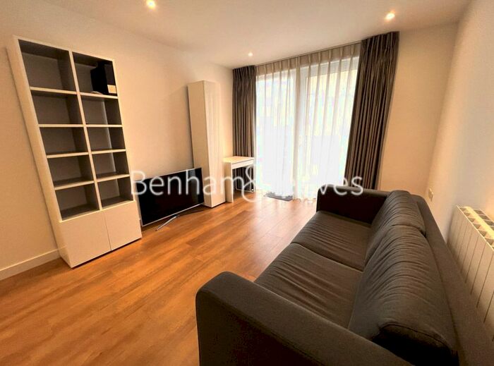 2 Bedroom Flat To Rent In Ashton Reach, Surrey Quays, SE16