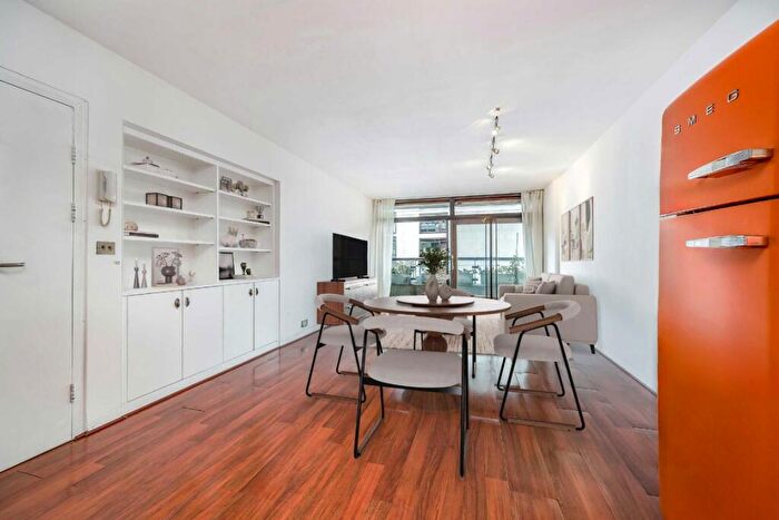 2 Bedroom Flat For Sale In Barbican, Andrewes House, EC2Y