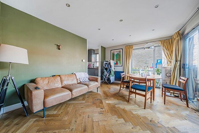 2 Bedroom Flat For Sale In Gordon Road, Lower Nunhead, London, SE15
