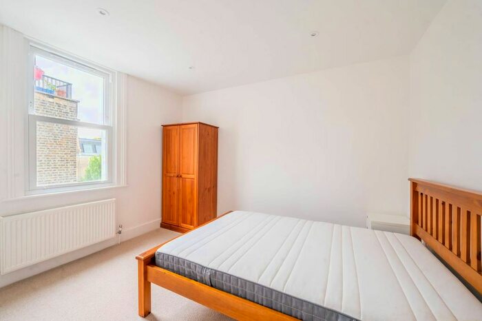 2 Bedroom Flat To Rent In Bishops Road, Fulham, London, SW6