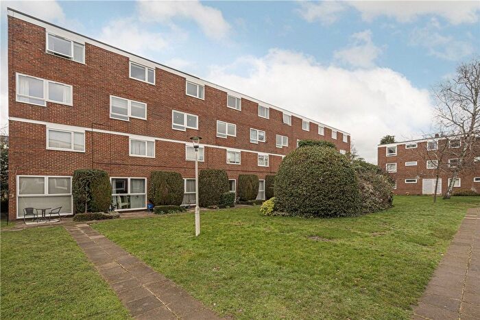 2 Bedroom Flat To Rent In Hersham Road, Walton-On-Thames, KT12