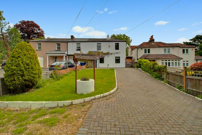 3 Bedroom Cottage To Rent In Ealing Road, Northolt, UB5