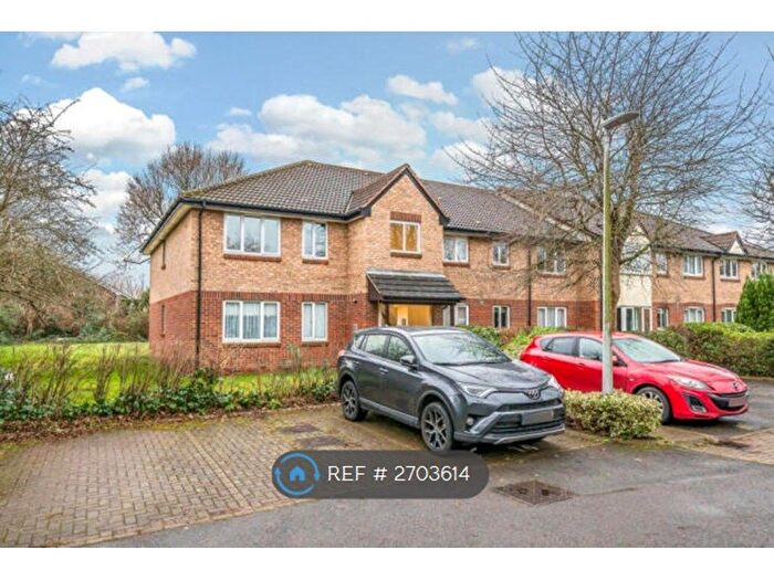 1 Bedroom Flat To Rent In Shepperton Court, Shepperton, TW17