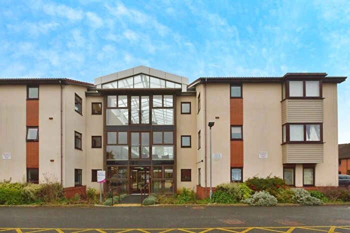 2 Bedroom Flat For Sale In Westbury Lane, Newport Pagnell, MK16
