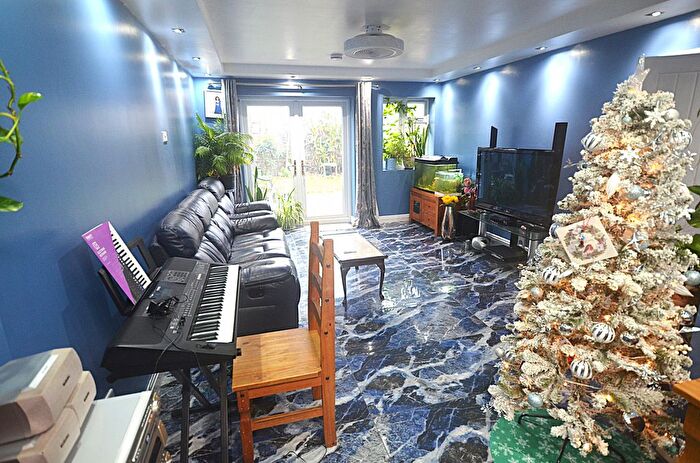 5 Bedroom Bungalow To Rent In Romford, RM7