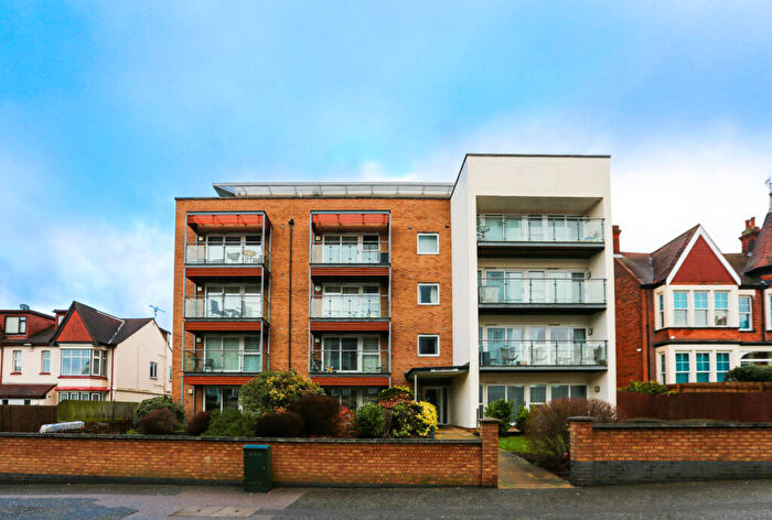 2 Bedroom Flat For Sale In Southchurch Road, Southend-on-sea, SS1