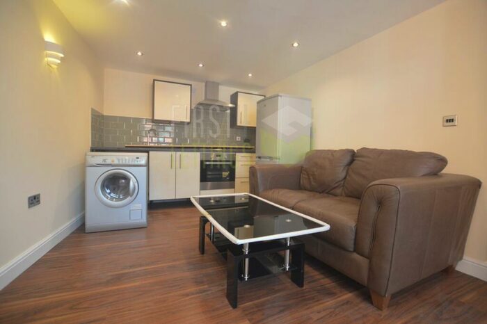 1 Bedroom Flat To Rent In Westbury Road, Leicester, LE2