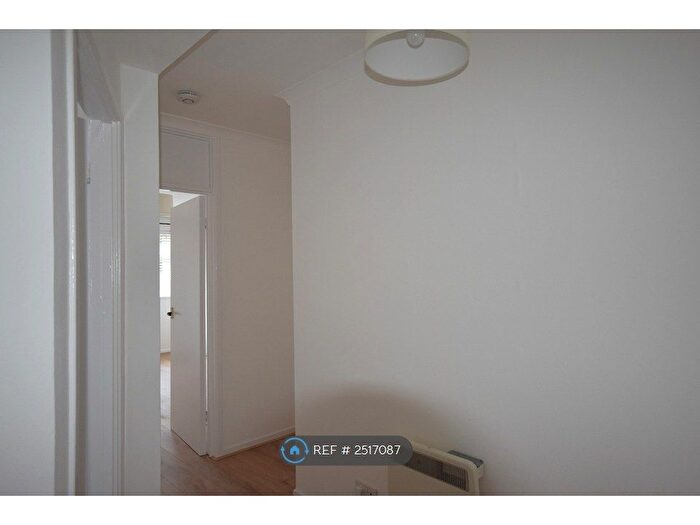 1 Bedroom Flat To Rent In Pottersfield, Enfield, EN1