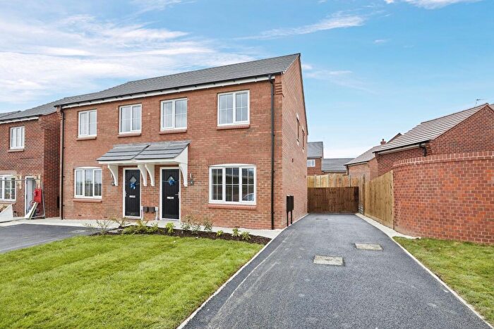 3 Bedroom Semi-Detached House To Rent In Holden Drive, Midway, Swadlincote, DE11