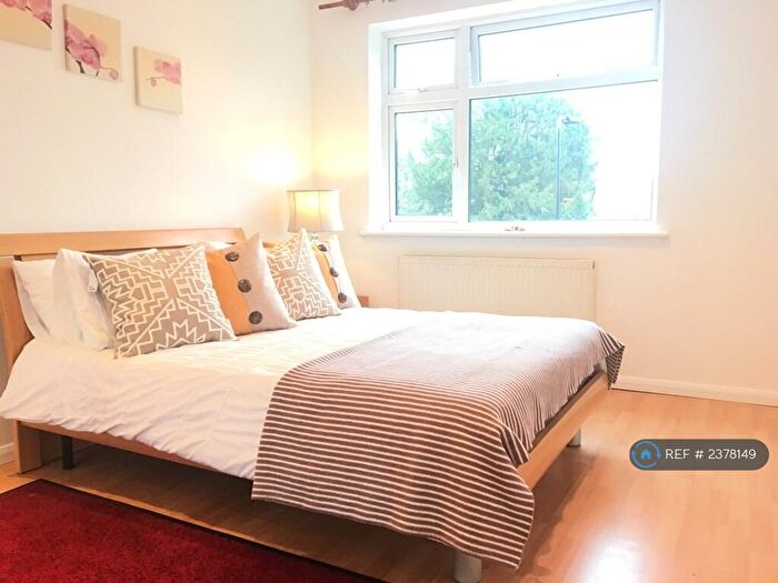 2 Bedroom Flat To Rent In Fountain Court, London, E11
