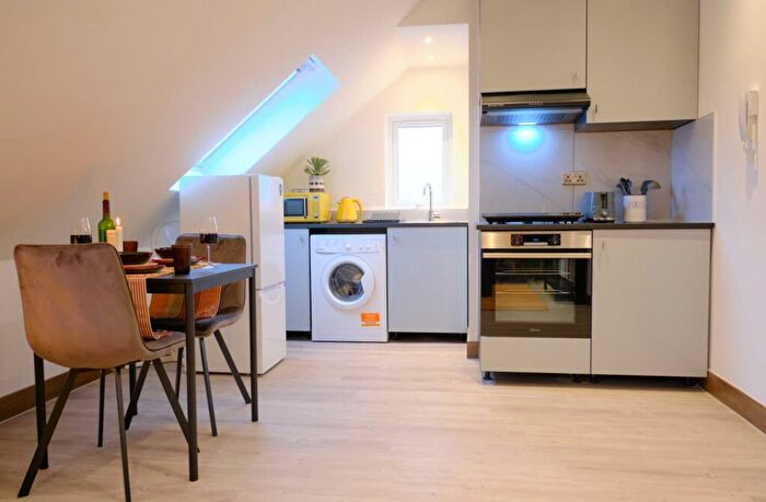 1 Bedroom Studio To Rent In Woodstock Rd, London, NW11