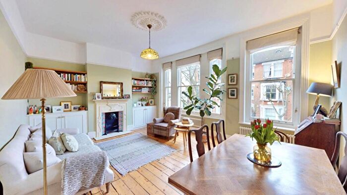 3 Bedroom Flat For Sale In Northwood Road, Highgate, N6