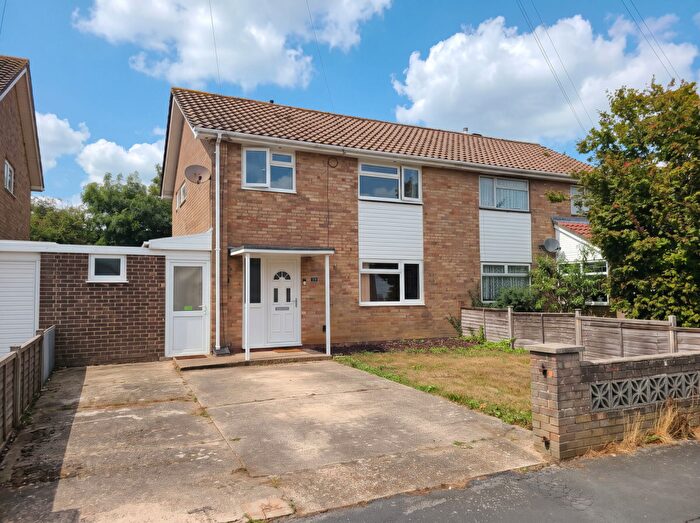 3 Bedroom Semi-Detached House For Sale In Whitefield Road, Holbury, SO45