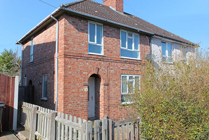 3 Bedroom Semi Detached House For Sale In Schoolgate, Leicester, LE2