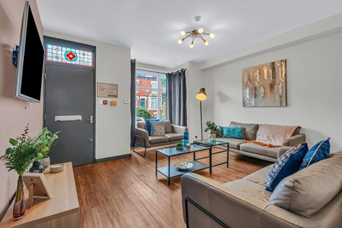 6 Bedroom House To Rent In Knowle Road, Leeds, LS4