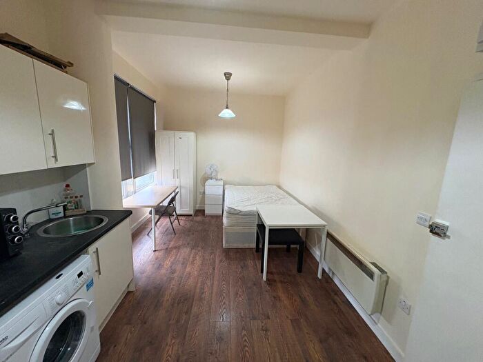 Studio To Rent In Sentinel Square, Hendon, Barnet, London, NW4
