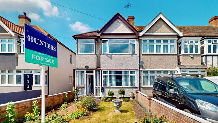 3 Bedroom End Of Terrace House To Rent In Grosvenor Road, Dagenham, RM8