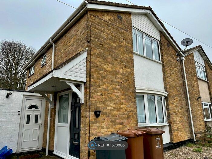 3 Bedroom Semi-Detached House To Rent In Hillcrest, Stevenage, SG1