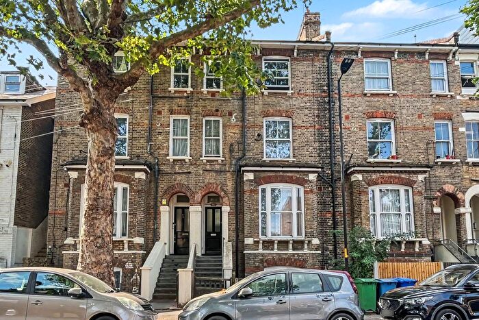 3 Bedroom Flat For Sale In Asylum Road, London, SE15