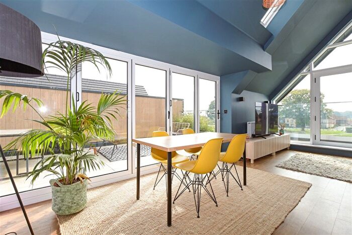 5 Bedroom Town House For Sale In Songhurst Gardens, Pease Pottage, Crawley, West Sussex, RH11