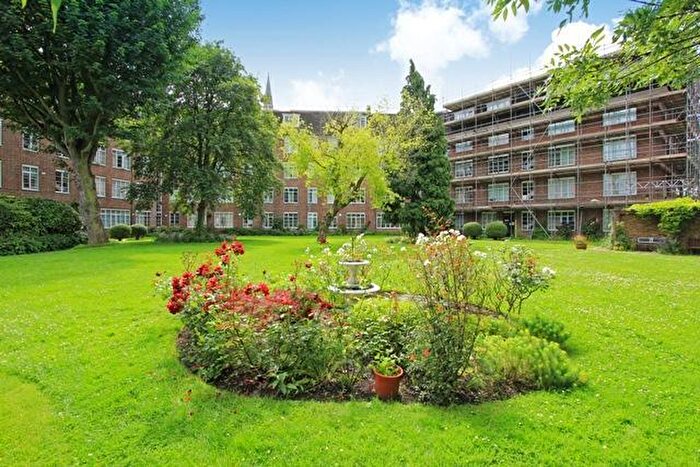 3 Bedroom Flat To Rent In Tarranbrae, Willesden Lane, London, NW6