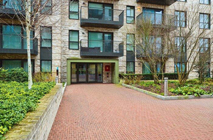 2 Bedroom Flat For Sale In Greenleaf Walk, Southall, UB1