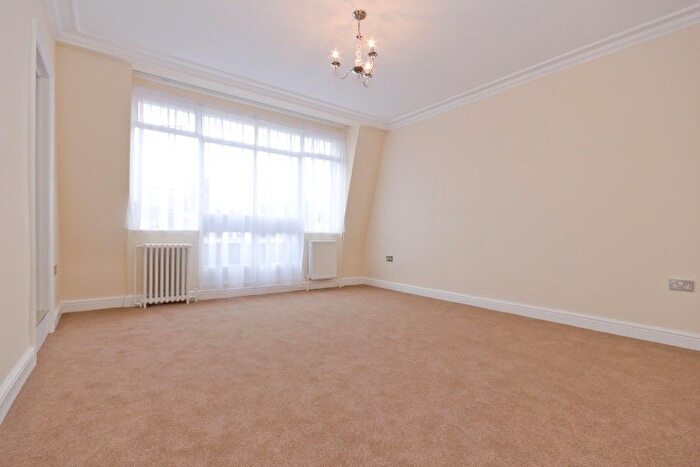 3 Bedroom Flat To Rent In Abbotsbury Road, London, W14