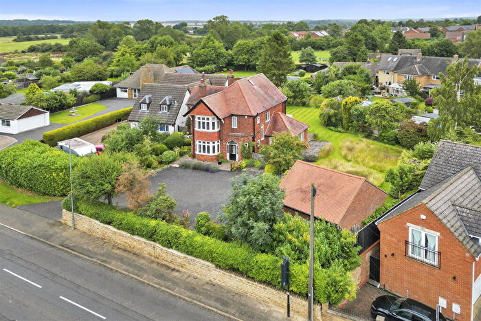 4 Bedroom Detached House For Sale In Desborough Road, Rothwell, Kettering, NN14