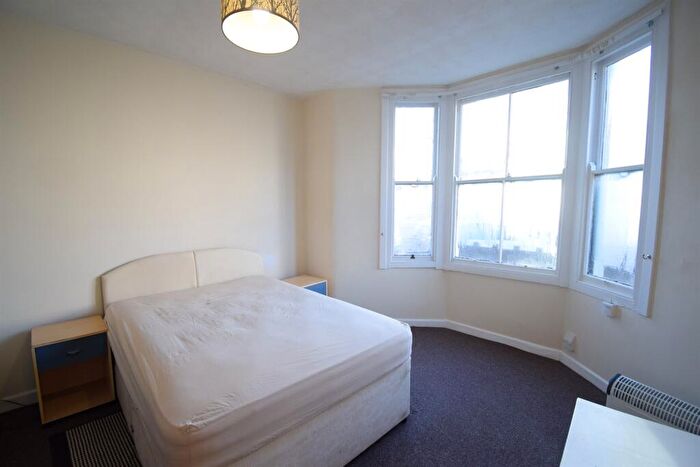 1 Bedroom Flat To Rent In Montgomery Street, Cardiff, CF24