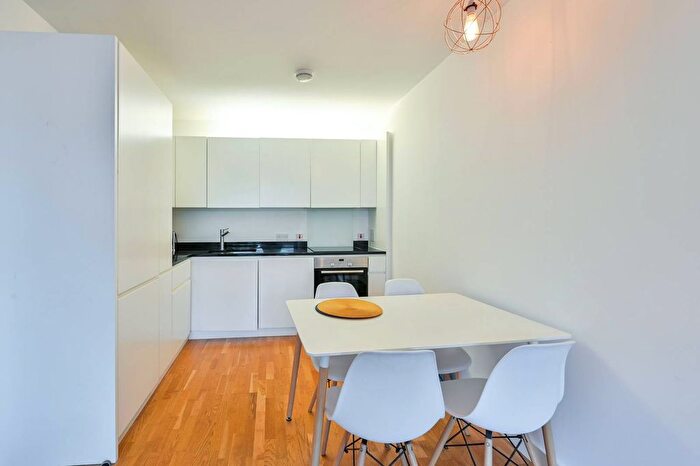 1 Bedroom Flat To Rent In Amelia Street, Elephant And Castle, London, SE17